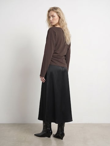 HYPEDROP - Falda 'Lean' en negro