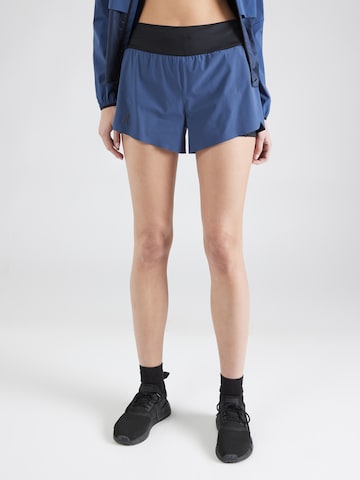 On Regular Sportshorts in Blau: predná strana