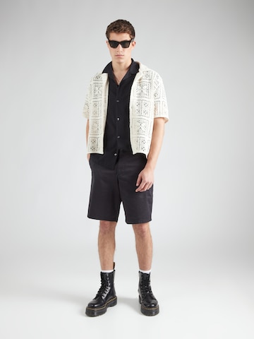 GAP Regular Fit Paita värissä musta