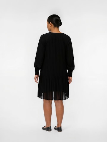 Vero Moda Curve - Vestido 'SUNA ' en negro