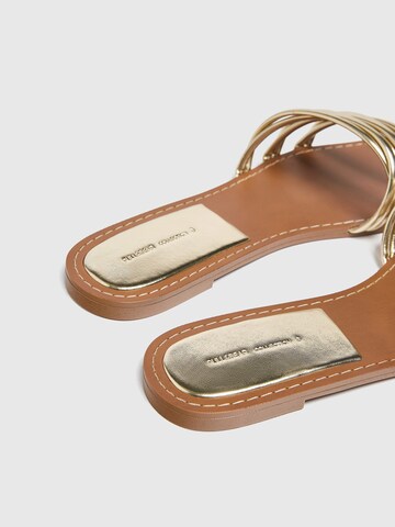 Pull&Bear Pantolette i guld