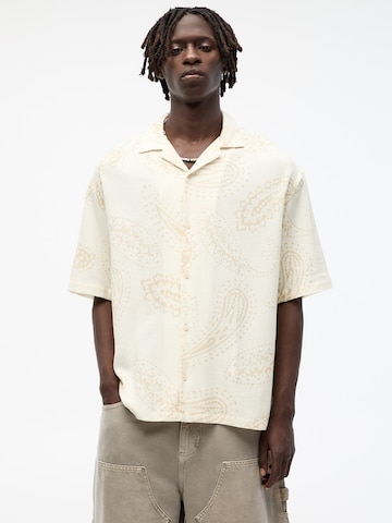 Pull&Bear Comfort fit Button Up Shirt in White: front