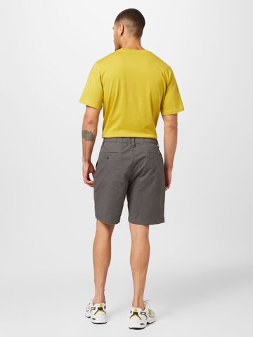 LEVI'S ® Slimfit Chino 'XX Chino EZ Short' in Grijs