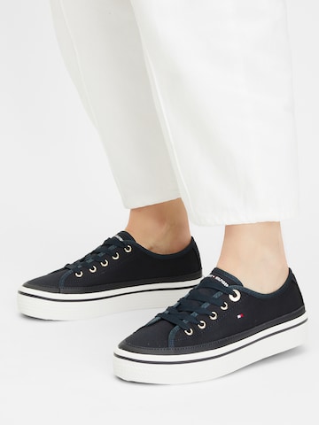 Baskets basses 'Kelsey' TOMMY HILFIGER en bleu : devant