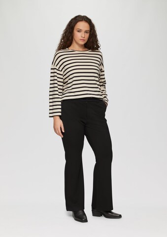 QS Boot cut Trousers in Black: front