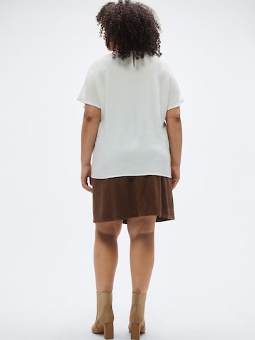 ONLY Carmakoma T-shirt 'CARMetta' i vit