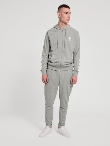 Hummel Tapered Sportbroek in Grijs
