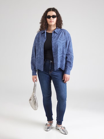 ONLY Carmakoma - Blusa 'CARVALAIS' en azul