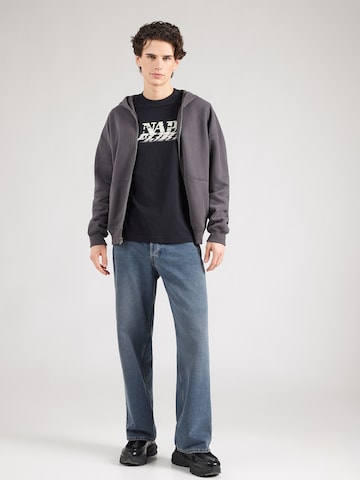 Tricou 'S-LODESTAR' de la NAPAPIJRI pe negru