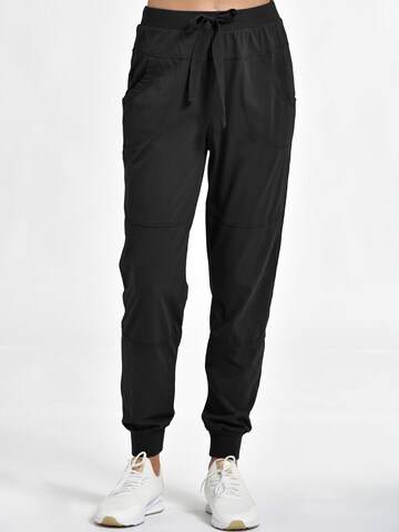 Tapered Pantaloni sportivi di DEHA in nero: frontale