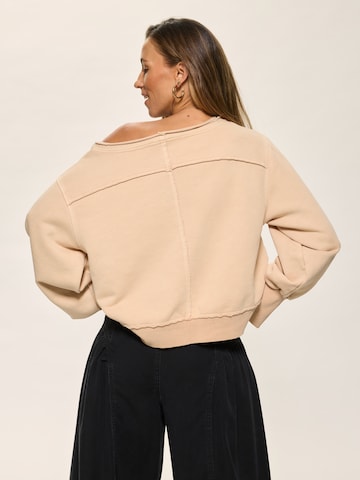 Kamila Šikl Sweatshirt in Beige