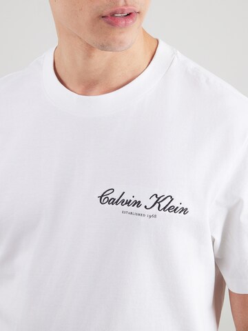 Calvin Klein Jeans Regularen Majica '20S MARCH' | bela barva
