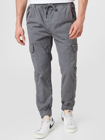 Urban Classics Tapered Cargo Pants in Grey: front