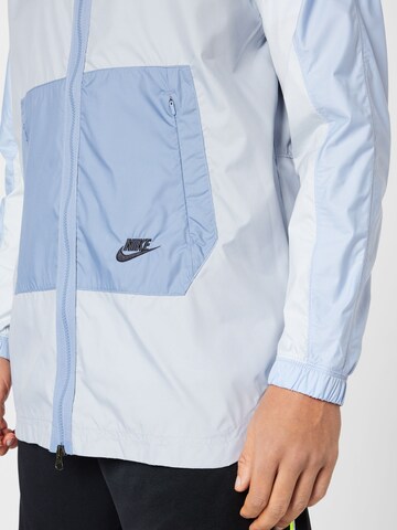Nike Sportswear Prehodna jakna | modra barva