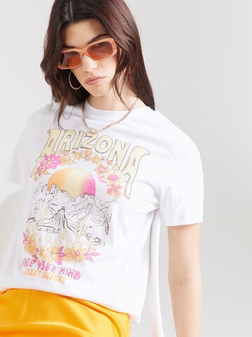 T-shirt 'ALICE' PIECES en blanc