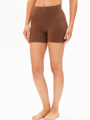 ARMEDANGELS Broekje in Bruin: voorkant