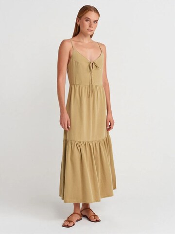 Dilvin Dress in Beige: front