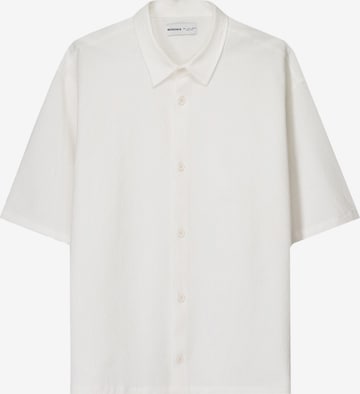 BershkaComfort Fit Košulja - bijela boja: prednji dio