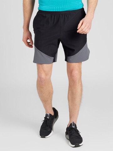 UNDER ARMOUR Regular Sportbroek 'Peak Woven Hybrid' in Zwart: voorkant