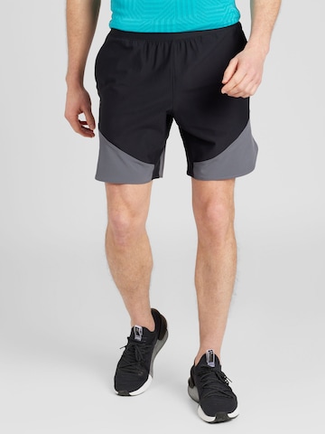 UNDER ARMOUR Regular Sportshorts 'Peak Woven Hybrid' in Schwarz: predná strana