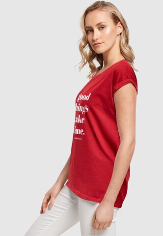 Merchcode Shirt 'Good Things Take Time' in Rot