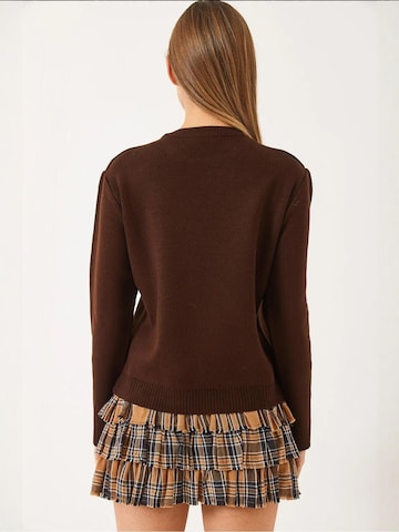 Bianco Lucci - Pullover em castanho
