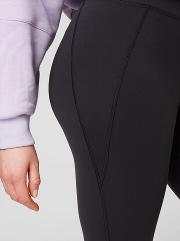 Skinny Pantaloni sport de la Reebok pe negru