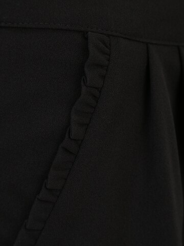 Regular Pantaloni cutați 'CATIA' de la JDY Tall pe negru