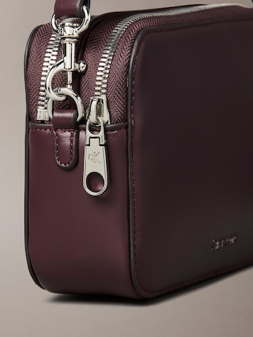 Calvin Klein - Bolso de hombro en rojo