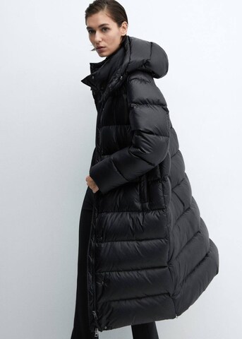 MANGO Zimní kabát – černá