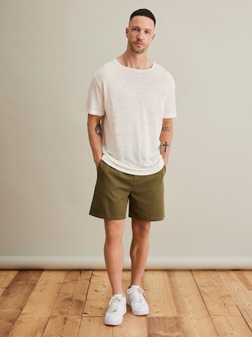 DAN FOX APPAREL Regular Shorts 'Mustafa' in Grün