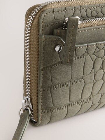 Portofel de la Next pe verde