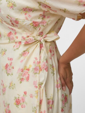 Robe 'VMCBella' Vero Moda Curve en beige