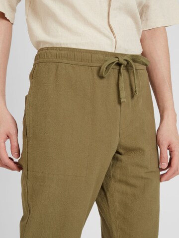 Regular Pantaloni de la KnowledgeCotton Apparel pe verde