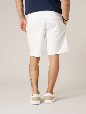 Regular Pantalon Deeluxe en blanc