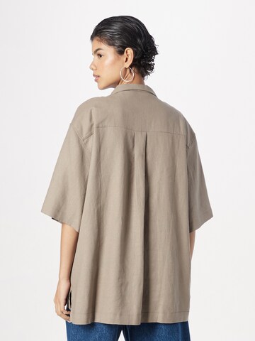 WEEKDAY - Blusa 'Eva' en marrón