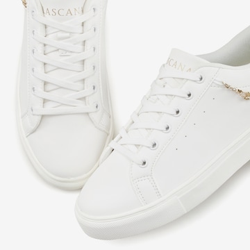 Baskets basses LASCANA en blanc