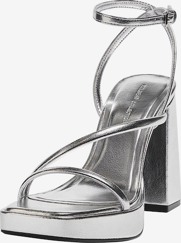 Sandalo di Pull&Bear in argento: frontale
