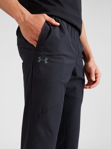 Effilé Pantalon de sport UNDER ARMOUR en noir