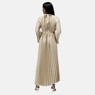 Elara Avondjurk in Beige