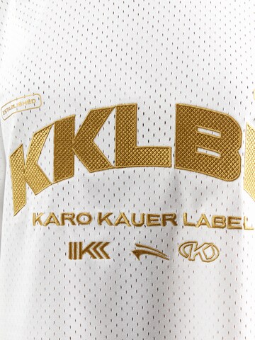 Karo Kauer Υπερμέγεθες μπλουζάκι σε λευκό