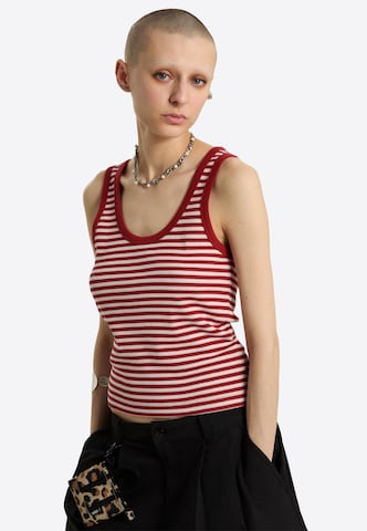 Top di VANS in rosso: frontale