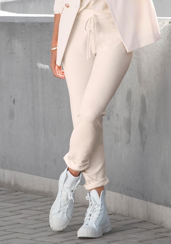 LASCANA Tapered Broek in Wit: voorkant