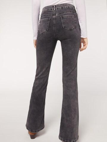 CALZEDONIA Bootcut Jeans in Grau