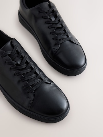 Baskets basses Next en noir
