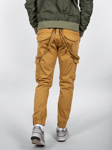 Effilé Pantalon cargo ALPHA INDUSTRIES en beige