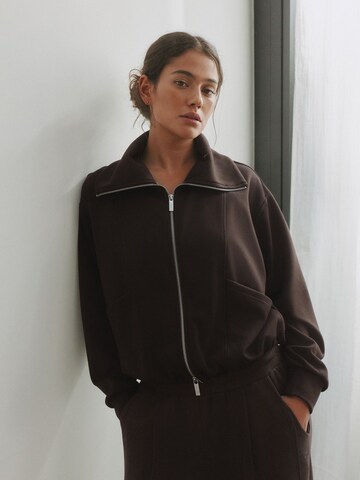 self. Tussenjas in Bruin: voorkant