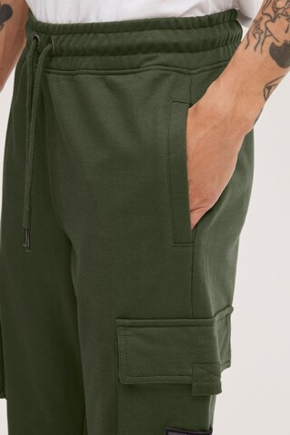 11 Project Tapered Cargohose 'Prsidone' in Grün