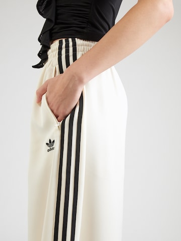 ADIDAS ORIGINALS - Pierna ancha Pantalón 'Adicolor' en blanco