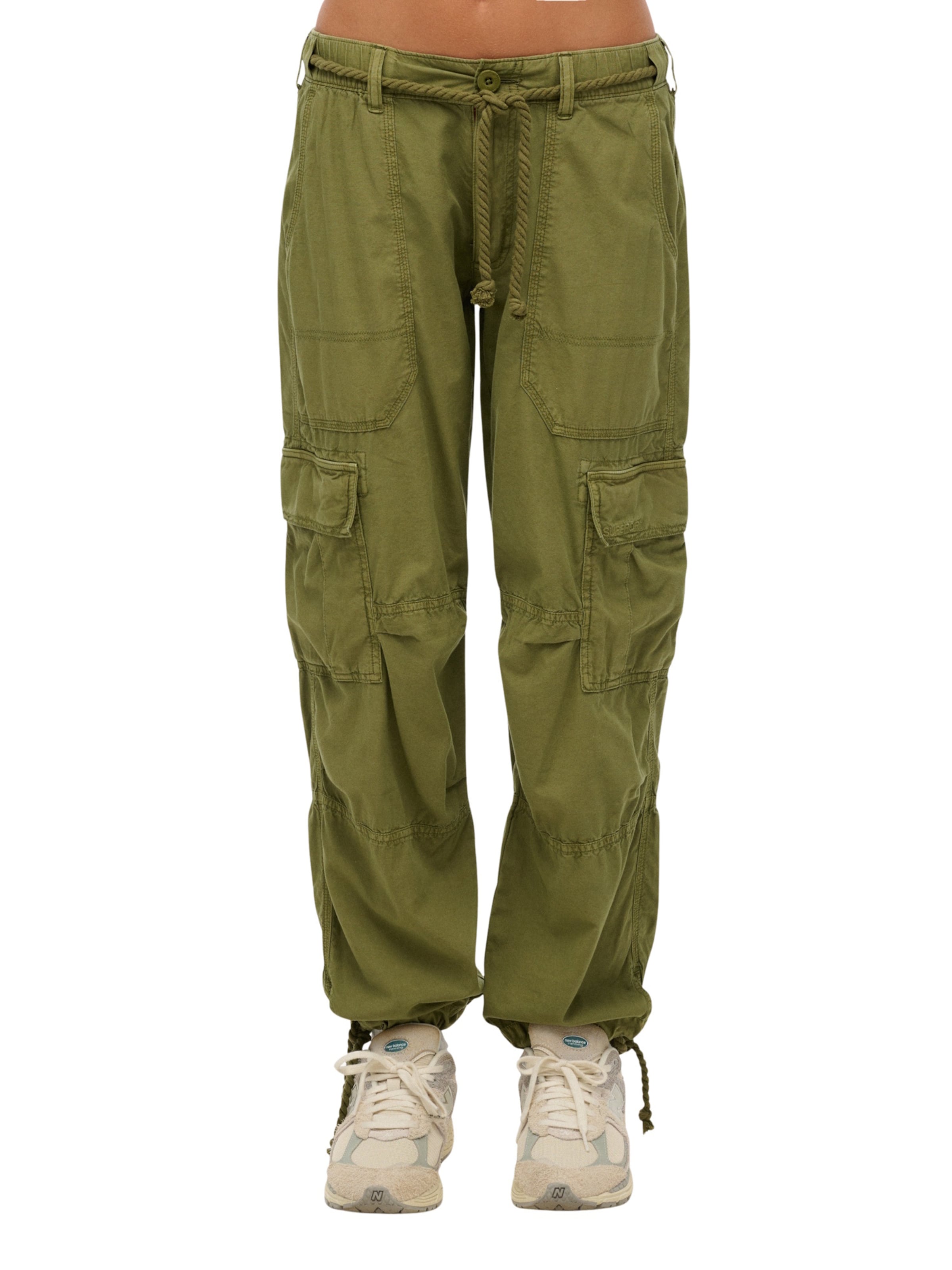 Loosefit Pantalon cargo Superdry en vert : devant